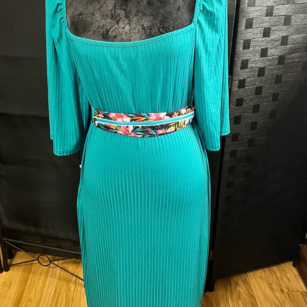 Dress - Picture 5 of 8